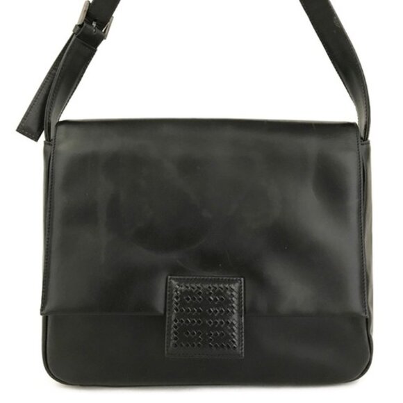 GIVENCHY 4G Logo Leather Shoulder Bag Black/2BG5243